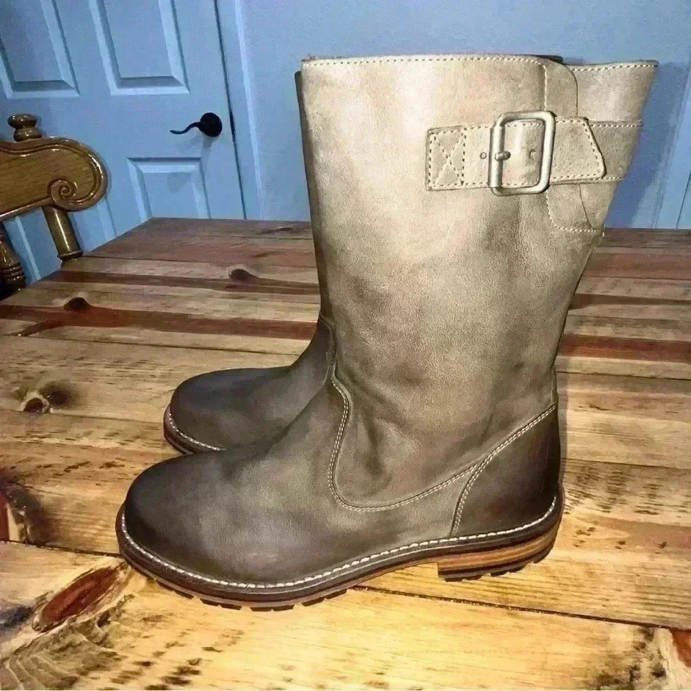 Merrell Wayfarer Raw Leather pull on boots Sample- new with sample tags attached